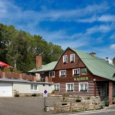 Rodinny Kaiser Hotel Desná